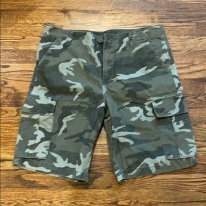 Men’s Old Navy cargo shorts